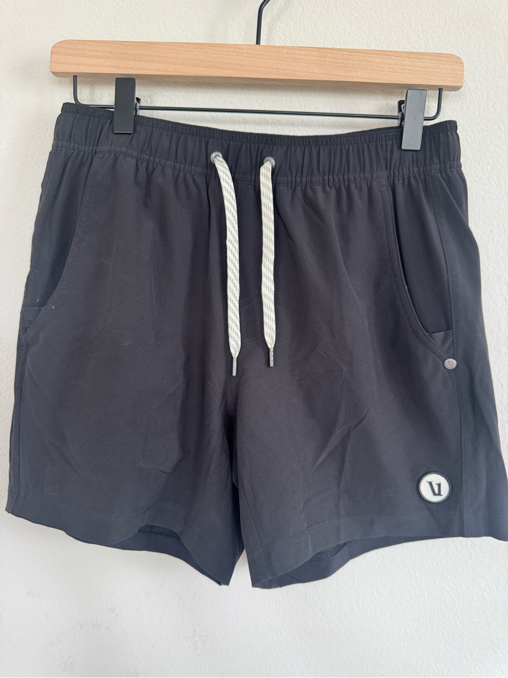 Vuori Men’s Kore Lined Shorts Black Athletic Gym Running Shorts XS - Picture 4 of 13